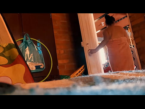 ❤️ Mijn oom volgt me naar de douche, hij neukt me terwijl ik een douche neem. Super sex at us ❌❤