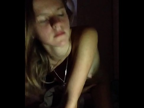 ❤️ Een meisje masturbeert en komt klaar Super sex at us ❌❤