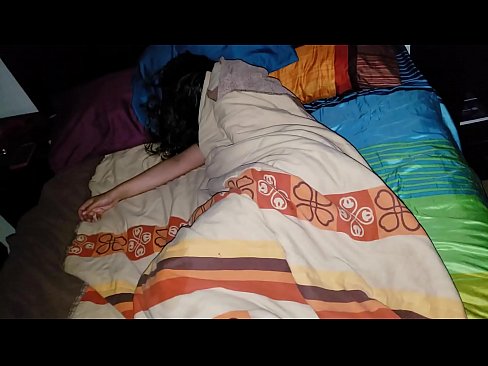 ❤️ Stiefzoon die zijn jonge stiefmoeder berispt terwijl ze slaapt. Super sex at us ❌❤